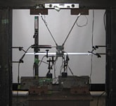 さまざまな種類のダンパーを用いた制振装置の実験